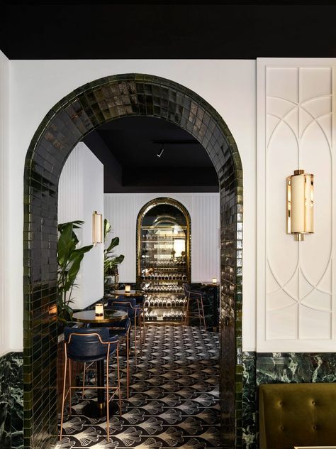 Arte Art Deco, Arched Doorway, Art Deco Room, Minimalistic Interior, Restaurants In Paris, Art Deco Interior Design, Interior Vintage, Restaurant Paris, Paris Restaurants