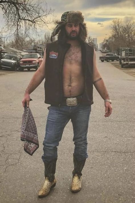 Funny Koe Wetzel Pictures, Koe Wetzel Background, Koe Wetzel Aesthetic, Koe Wetzel Wallpaper, Cowpoke Aesthetic, Koe Wetzel Tattoos, Concert Outfit Men, Western Aesthetic Wallpaper, Koe Wetzel