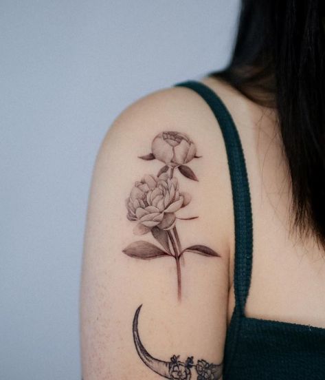 Peony Flower Tattoo Black Peony Tattoo, Pink Peony Tattoo, Peony Flower Tattoo, Purple Flower Tattoos, Peony Flower Tattoos, Peony Tattoo, Movie Tattoos, Peonies Tattoo, Waves Tattoo