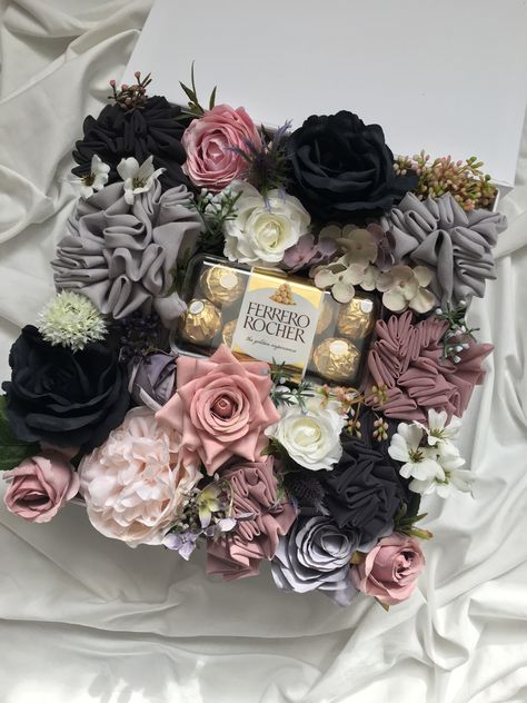 Scarf Bouquet, Hijab Gift Packing Ideas, Hampers Hijab, Hijab Packaging Ideas, Hijabi Gift Ideas, Hijab Hampers Ideas, Hijab Bouquet Tutorial, Hijab Hamper Gifts, Hijab Gifting Ideas