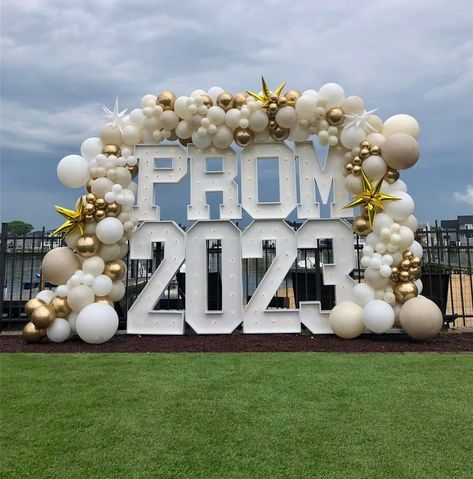 Senior Backdrop Ideas, Prom 2024 Decoration, Senior Send Off Ideas, Prom Send Off Decorations, Prom Send Off Food Ideas, Prom Sendoff Decoration Ideas, Prom Set Up Ideas At Home, Pre Prom Party Ideas, Prom Send Off Ideas Decorations