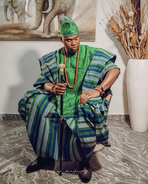 Yoruba Attire, African Wedding Attire, Yoruba Wedding, African Attire For Men, African Royalty, Urban Culture, Afro Style, Wedding Traditions, Groom Poses