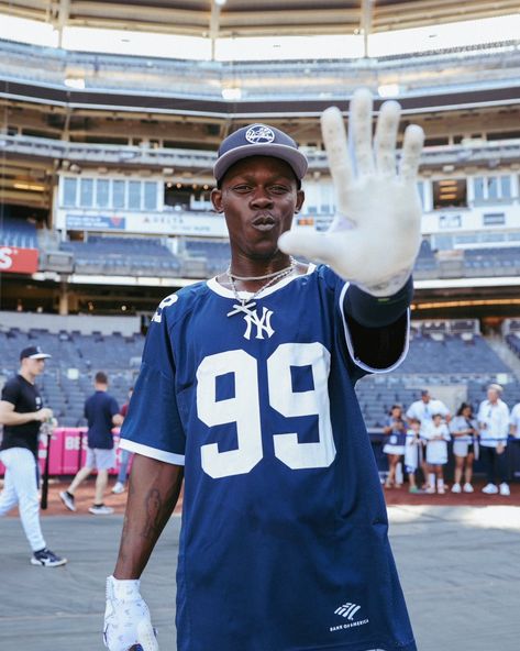 Jazz Chisholm Jr Yankees, Black Baseball Players, Athlete Fits, Jazz Chisholm Jr, Cold Pics, Baseball Drip, Baseball Videos, Baseball Men, Baseball Photography