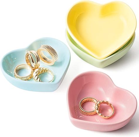 adorable sweetheart dishes for rings + trinkets + crystals. cute pops of color Dishes Display, Heart Trinket Dish, Room Jewelry, Things For School, Dish Display, Pastel Earrings, Jewelry Trays, Dish Holder, Girls Heart