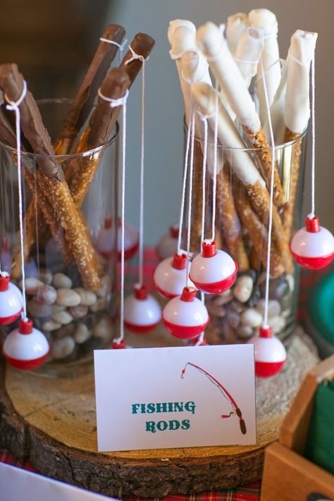 Edible fishing rod pretzels - Little Fisherman: 2nd Birthday Party Bos Baby, Fishing Themed Birthday Party, Baby Shower Fishing, Fishing Birthday Party, Fishing Party, Baby Fish, Camping Birthday, Fishing Birthday, Nautical Baby Shower