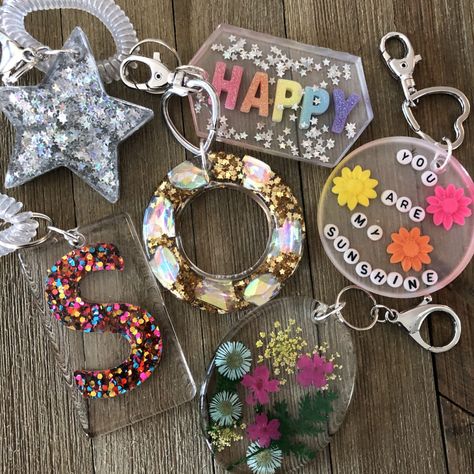 How to Make Resin Key Chains with Mod Podge - Handmade Happy Hour Resin Key Ring Ideas, Key Chains Diy Handmade Resin, Making Key Chains, Homemade Key Chains, How To Make Key Chains Diy, Diy Acrylic Keychain Ideas, Key Chains Diy Handmade, Resin Keychain Diy, Retirement Hobbies