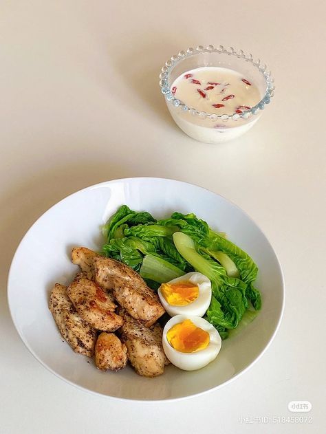 Making Healthy Food, Motivasi Diet, Resep Smoothie, Plats Healthy, Resep Diet, Healthy Food Inspiration, Makanan Diet, Healthy Food Motivation, Healthy Lifestyle Food