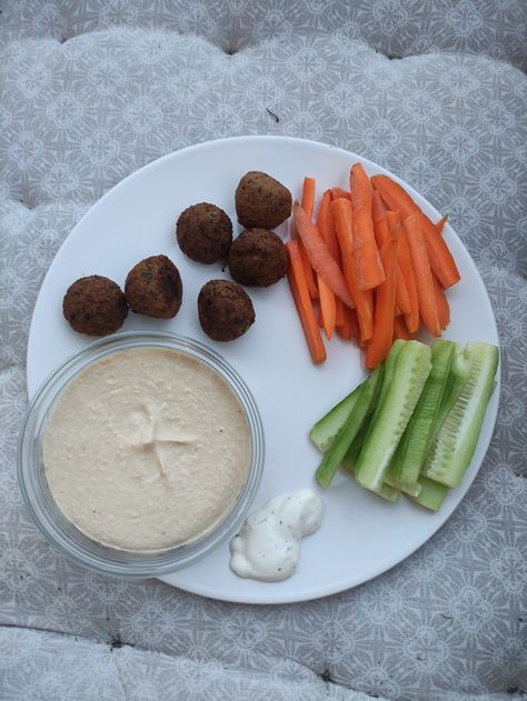 Humus Dip, Hummus And Cucumber, Costco Recipes, Cucumber Hummus, Hummus Plate, Manifestation 2024, Chickpea Hummus, Healthy Hummus, Costco Meals