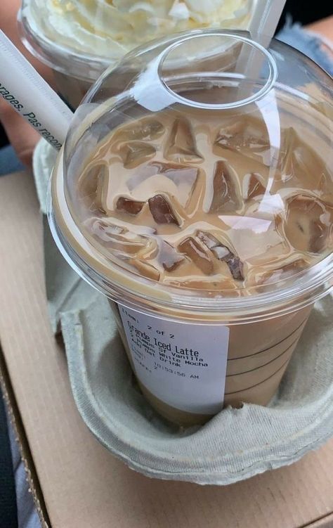 CRAVE on Twitter: "Iced ❤️… " Iced Latte Starbucks, Mocha Drink, Latte Starbucks, Korean Cafe, Coffee Mocha, Food Cafe, Coffee Shop Aesthetic, Coffee Obsession, Pretty Drinks