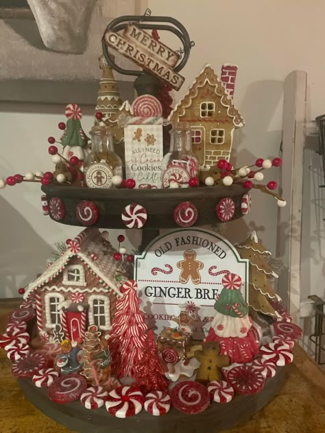 Christmas House Decorations Indoor, Christmas Chandelier Decor, Gingerbread Tiered Tray, Gingerbread House Ideas, Cozy Colors, Gingerbread Christmas Tree, Christmas Decorations Centerpiece, Fall Nail Ideas, Tray Decor Christmas