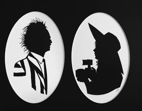 Halloween Decor Theme Ideas, Beetle Juice Craft Ideas, Goth Silhouette, Beetlejuice App Icon, Beetlejuice Astethic, Black And White Aesthetic Wallpaper, Beetle Juice Aesthetic, Beetle Juice Painting, Easy Beetlejuice Painting