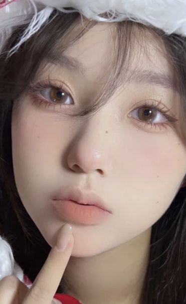 Salty Makeup Style Douyin, Dolly Makeup Look, Xiao Hong Shu Make Up, Douyin Makeup White Person, Igari Makeup Tutorial, Xhs Makeup, Softgirl Makeup, Igari Makeup, Dolly Makeup