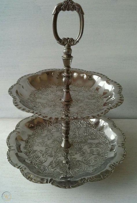 Vintage silver cake stand Bridgerton Picnic, Antique Cake Stands, Hp Wedding, Dark Whimsical, Silver Cake Stand, Vintage Dishware, Silver Cake, Vintage Cake Stands, Enchanted Wedding