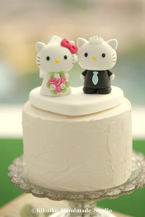 Hello Kitty & Daniel wedding cake topper #weddingcake #cat #clay #cakedecor Hello Kitty Wedding Cake Topper, Hello Kitty Wedding Cake, Hello Kitty And Daniel, Kitty And Daniel, Kue Hello Kitty, Hello Kitty Wedding, Cat Clay, Batman Wedding, Wedding Toppers