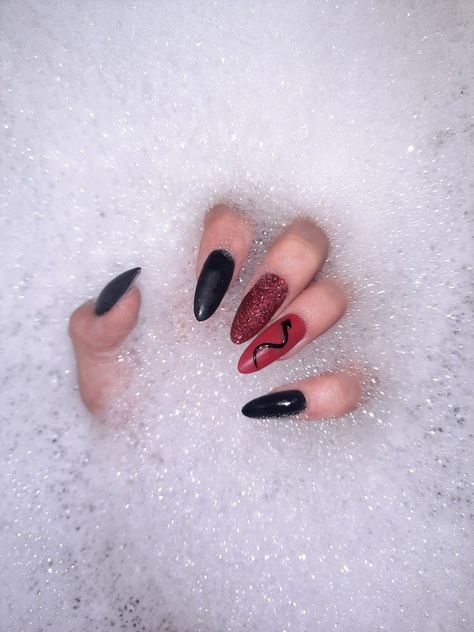 Nails red snake glitter alomnd Red Snake Nails, Good Omens Nails, Black Nails 2023, Almond Red Nails, Red Nails With Glitter, Almomd Nails, Red And Black Nail Designs, Red And Black Nail, Red And Black Nails