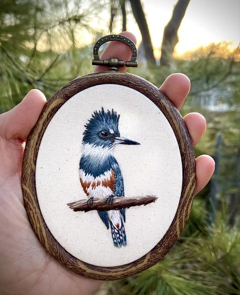 25 hours and a lot of nitpicking later, my belted kingfisher is finally complete! by amr_427 3d Hand Embroidery, Branch Embroidery, Belted Kingfisher, 3d Bird, Embroidery Napkins, Owl Embroidery, Colour Guide, Crewel Embroidery Kits, Cute Sewing Projects