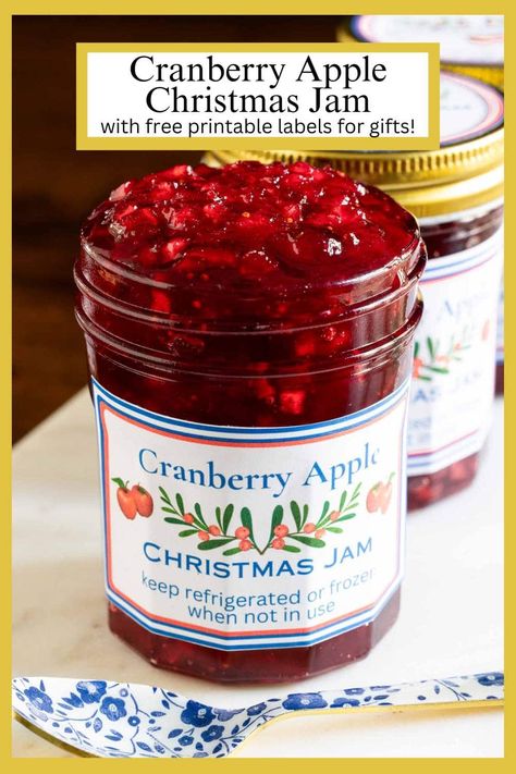 In just over an hour, you can have a batch of this delicious Christmas Jam made and ready to go - with free printable super festive labels! via @cafesucrefarine Cranberry Orange Jam For Canning, Pear Cranberry Jam, Apple Cider Jam Recipes, Cranberry Apple Jelly, Apple Cider Jam, Spiced Cranberry Jam, Apple Cranberry Recipes, Easy Christmas Jam Recipes, Christmas Jams And Jellies