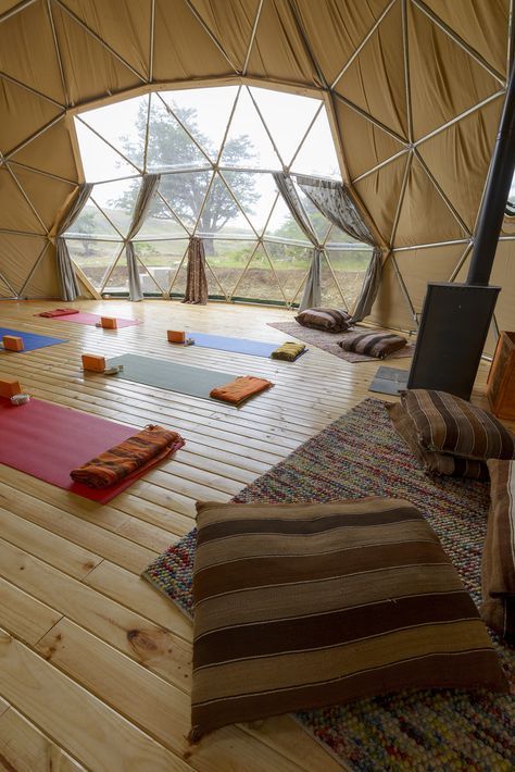 Yoga Retreat Ideas, Yoga Place, Yoga Shala, Ashtanga Vinyasa Yoga, Yoga Studio Design, Retreat Ideas, Sup Yoga, Yoga Space, Meditation Center