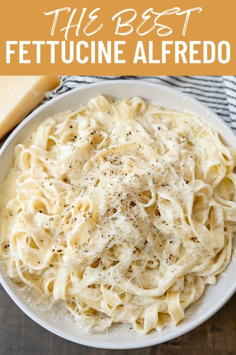 Fettucine alfredo recipe. This homemade alfredo sauce is made with simple ingredients — butter, parmesan cheese, garlic, heavy cream, and salt. It’s a 5-ingredient alfredo sauce that is beyond easy! Pioneer Woman Fettucini Alfredo Recipe, Alfredo With Chicken Broth, Restaurant Alfredo Sauce, 5 Ingredient Alfredo Sauce, Best Ever Fettuccine Alfredo, Linguine Alfredo Recipes, Buttery Alfredo Sauce, Chicken Alfredo No Cream Cheese, Garlic Fettucini Alfredo Recipe