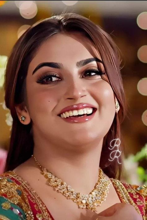 Hiba Bukhari, Pakistani Beauty, Iranian Beauty, Maya Ali, Village Girl, Beauty Smile, Stylish Dpz, Bridal Lehengas, Vegetarian Snacks