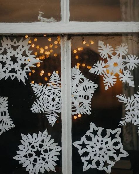 Giant Paper Snowflakes, Paper Snowflakes Diy, Paper Snowflakes, Christmas Mood, Christmas Snowflakes, Christmas Aesthetic, Cozy Christmas, Christmas Inspiration, Winter Time