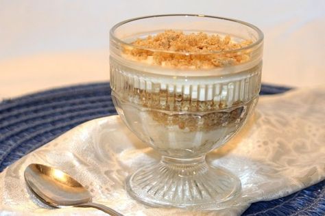 Graham Cracker Fluff Graham Cracker Fluff, England Desserts, Gram Cracker, Gram Crackers, Dessert To Make, Easy Puddings, Yummy Deserts, Pudding Dessert, Unflavored Gelatin