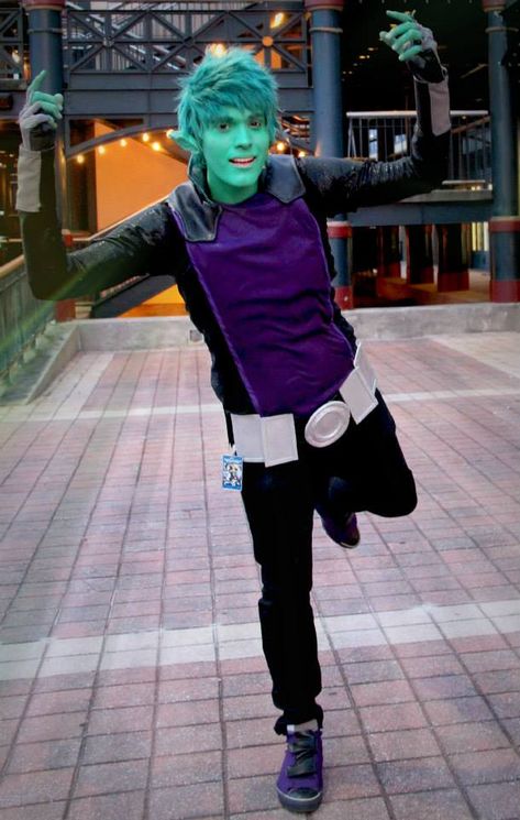 Non-latexy Beast boy cosplay! Men’s Cosplay, Beastboy Costume, Beastboy Cosplay, Beast Boy Cosplay, Beast Boy Costume, Titans Cartoon, Costume Simple, Boy Cosplay, Teen Titans Cosplay