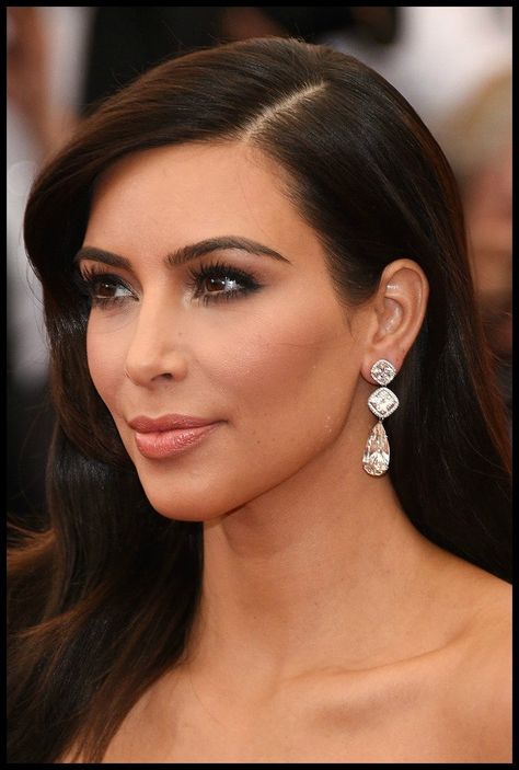 Jewels of the 2014 Met Gala. | Diamonds in the Library Navy Dress Makeup, Eye Makeup For Hazel Eyes, Sultry Eye Makeup, Eyes Step By Step, Classic Diamond Earrings, Hair Questions, Harry Winston Diamond, Lorraine Schwartz, Celebrities Earrings