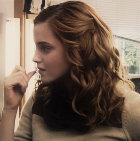 Hermione Granger Hair, Hermione Granger Style, Hermione Hair, Harry Potter Cast, Hermione Granger, Emma Watson, Hermione, Hair Goals, Cute Hairstyles