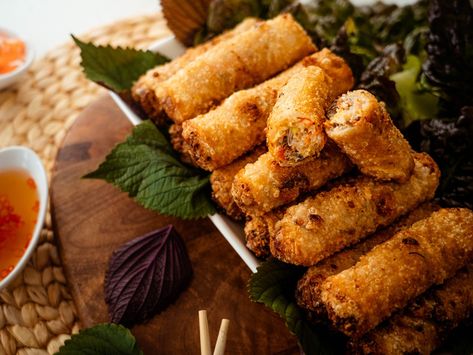 Fried Spring Rolls Rice Paper, Fried Rice Paper Rolls, Deep Fried Rice, Fried Rice Paper, Vietnamese Fried Spring Rolls, Rice Paper Spring Rolls, Vietnamese Egg Rolls, Thai Spring Rolls, Crunchy Vegetables