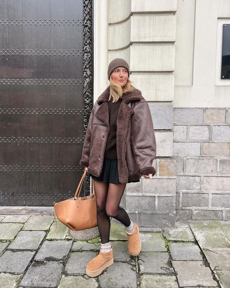 Audrey Notebaert (@mmequeenb) • Instagram photos and videos Winter Brown Outfit, Winter Ugg Outfits, Ugg Outfit Ideas Winter, Fall Ugg Outfits, Ugg Outfits Winter, Fall Outfits Uggs, Winter Outfits Uggs, Brown Winter Outfit, Mini Boots Outfit