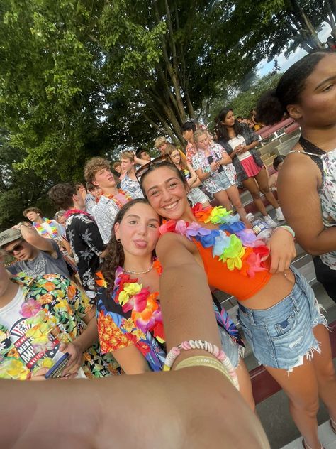 football hawaiin theme🌺🌅 Hawaiian Football Theme, Tailgate Outfits, Tailgate Outfit, Football Theme, Football Themes, Game Themes, Themed Outfits, Football Game, Football Season