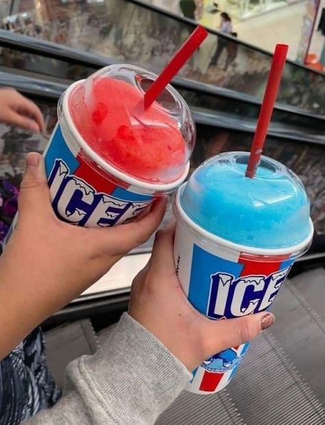 Blue And Red Slushie, Icee Slushie Aesthetic, Slushie Aesthetic, Slushies Aesthetic, Icee Slushie, Candy Drinks, Yummy Alcoholic Drinks, Yummy Ice Cream, Sleepover Food