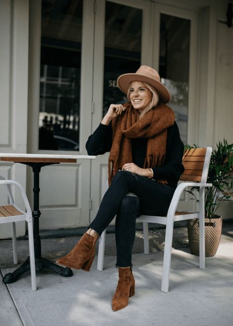 Brown Fedora Hat Outfit, Fedora Hat Outfit Winter, Brown Hat Outfit, Hat Outfit Winter, Fedora Outfit, Fedora Hat Outfits, Styled Snapshots, Brown Fedora, Hair Scarves