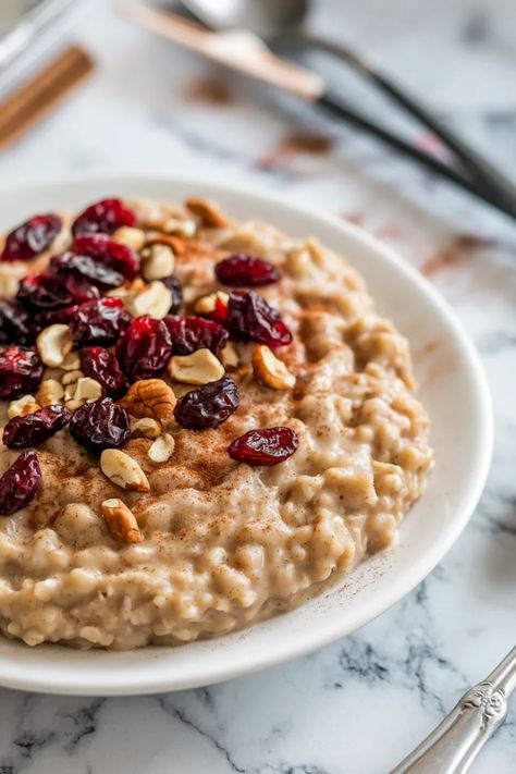 A photo of a  Holiday Spiced Oatmeal a Christmas Breakfast recipes Christmas Oatmeal Breakfast, Healthy Christmas Brunch Ideas, Christmas Breakfast Aesthetic, Christmas Morning Breakfast Crockpot, Christmas Day Breakfast Ideas, Brunch Side Dishes, Christmas Breakfast Board, Healthy Christmas Breakfast, Holiday Oatmeal