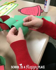 School Is a Happy Place: Make a Christmas Countdown Chain to Kick off the Holiday Season Paper Chain Countdown To Christmas, Paper Chain Christmas Countdown, Christmas Chain Countdown, Christmas Countdown Chain, Countdown Chain, Countdown For Kids, Christmas Paper Chains, December Math, Paper Chain