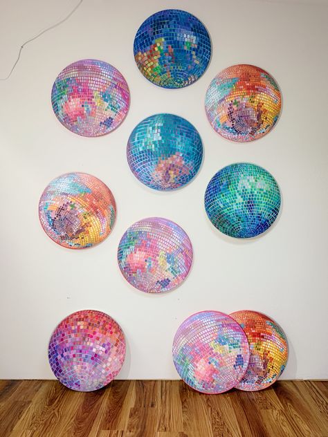 Creative Projects Aesthetic, Disco Ball Art Lesson, Disco Ball Colorful, Disco Ball Canvas Painting, How To Paint A Disco Ball, Mirrorball Painting, Disco Ball Canvas, Disco Ball Painting, Sari Shryack