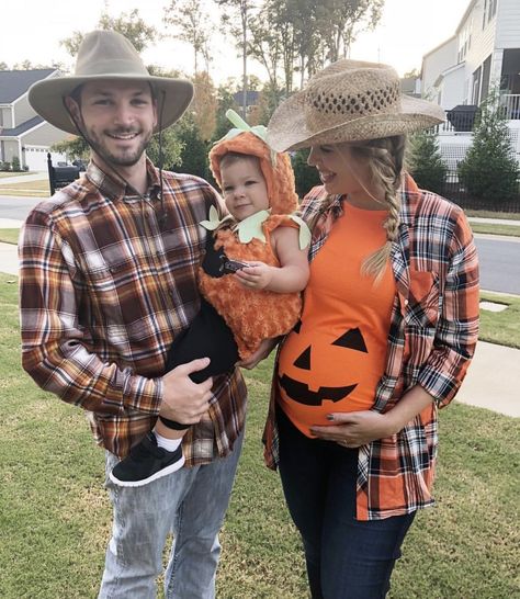 42 Awesome Family Halloween Costumes That You'll Want to Try - Just Simply Mom Maternity Pumpkin Costume, Pregnant And Toddler Halloween Costume, Toddler And Pregnant Mom Halloween, Pumpkin Family Costumes, Family Pumpkin Costumes, Family Halloween Photoshoot, Maternity Costumes, Shower Costume, Matching Family Halloween Costumes