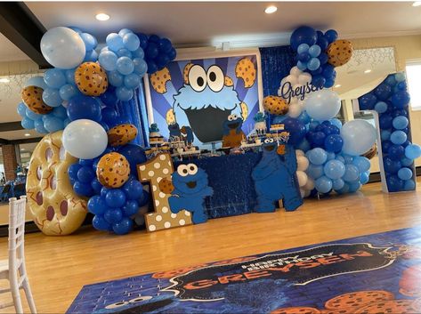 Cute Cookie Monster, Cookie Monster 1st Birthday, Wedding Table Cloths, Party Theme Decorations, Baby Boy Birthday Themes, Cookie Monster Birthday Party, Monster Baby Showers, Baby First Birthday Themes, Baby Birthday Party Theme