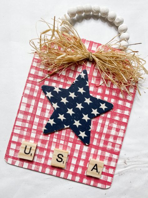 Diy Patriotic Decor, Patriotic Crafts Diy, Military Christmas, Patriotic Projects, Gingham Napkins, Flag Crafts, 4th July Crafts, Easy Decor, Budget Crafts