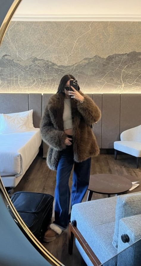 Brown Fur Jacket Outfit, Faux Fur Jacket Outfit, Fur Jacket Outfit, Jacket Outfit, Fur Coats, Faux Fur Jacket, Winter Outfit, Fur Jacket, Jacket Outfits