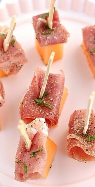 Cantaloupe Appetizer, Easter Appetizers, Cowboy Caviar, Summer Snacks, God Mat, Finger Food Appetizers, Party Food Appetizers, Small Bites, Appetizers For Party