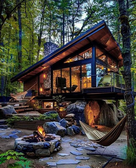 Beautiful Homes In The Woods, Tiny Home Mountains, Houses In The Woods Modern, Mountain Home Outdoor Space, Modern Cabana Design, Home In Woods Aesthetic, Pnw House Aesthetic, Jungle Cabin Design, Modern Forest Cabin