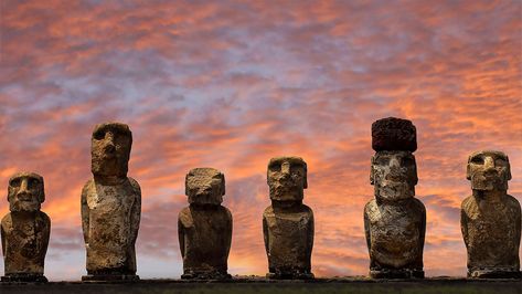 Moai statues at Ahu Tongariki in Rapa Nui National Park, Easter Island, Chile Polynesian Names, Easter Island Chile, Moai Statues, Easter Island Heads, Green Travel, Pacific Islands, Soyut Sanat Tabloları, Natural Heritage, Easter Island