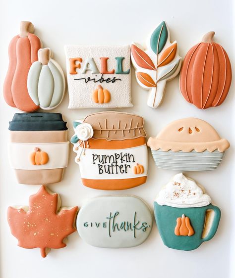 Pumpkin Sugar Cookies Decorated, Halloween Icing, Pumpkin Cookies Decorated, Fall Decorated Cookies, Pumpkin Leaf, Pumpkin Crunch, Pumpkin Sugar Cookies, Thanksgiving Week, Sugar Cookie Royal Icing