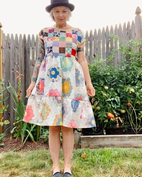 Quilt Dress Pattern, Patchwork Dress Diy, Quilt Clothing, Upcycle Fashion Diy, Quilted Dress, Quilted Clothing, Patchwork Clothing, Patchwork Clothes, Dress Up Boxes