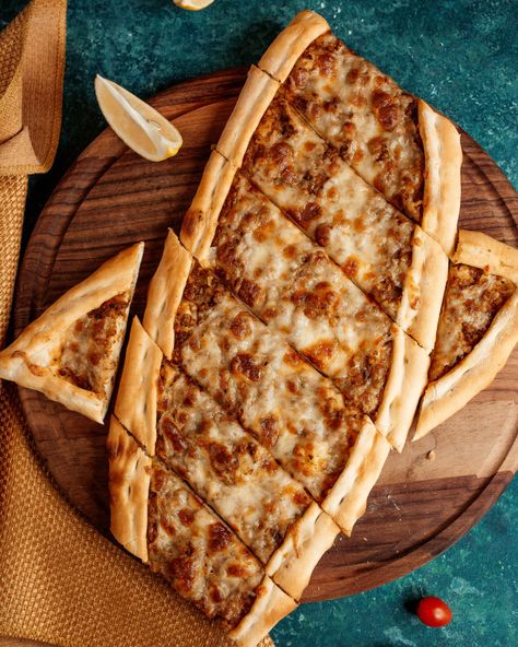 Pide Recipe, Turkish Cheese, Turkish Pide, Meat And Cheese, Turkish Recipes, Free Photo, Fall Recipes, Photography Ideas, Free Photos