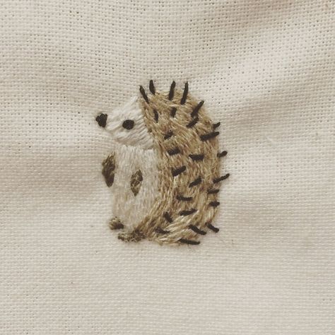 Animal Embroidery Easy, Hand Embroidered Animals, Forest Animal Embroidery, Embroidered Animals Simple, Porcupine Embroidery, Hand Embroidery Animals, Animal Embroidery Simple, Embroidery Animals Easy, Embroidered Hedgehog