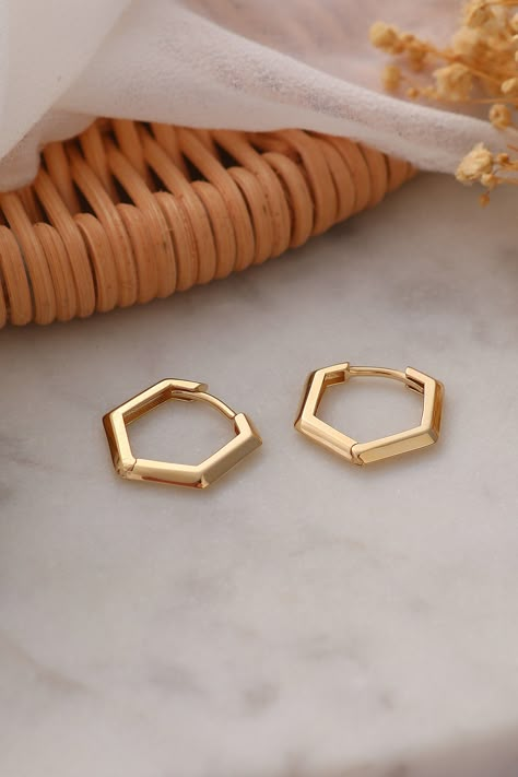 Gold minimal earrings