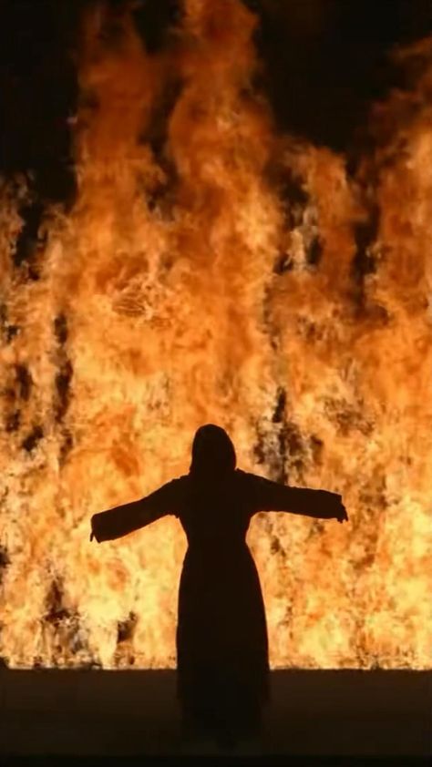 Bill Viola (1951-2024), Fire Woman, 2005 Crying Video, Girl Hide Face, Bill Viola, Fire Woman, Instagram Edits, Shadow Video, Fire Video, Fire Photography, Aesthetic Videos For Edits